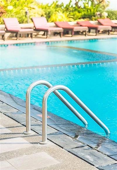Dubai swimming pool FAQs  for pool maintenance and installation questions